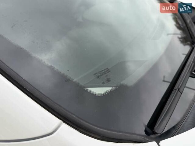 Білий Ніссан Кашкай, об'ємом двигуна 1.2 л та пробігом 40 тис. км за 16500 $, фото 11 на Automoto.ua