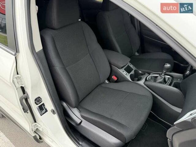 Білий Ніссан Кашкай, об'ємом двигуна 1.2 л та пробігом 40 тис. км за 16500 $, фото 14 на Automoto.ua