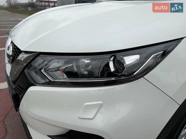 Білий Ніссан Кашкай, об'ємом двигуна 1.2 л та пробігом 40 тис. км за 16500 $, фото 10 на Automoto.ua