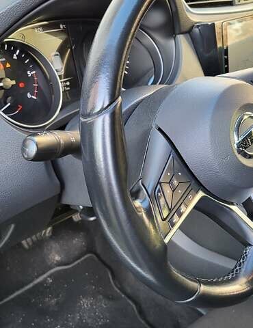 Белый Ниссан Кашкай, объемом двигателя 1.6 л и пробегом 74 тыс. км за 21500 $, фото 2 на Automoto.ua