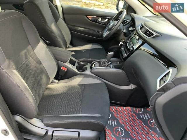 Белый Ниссан Кашкай, объемом двигателя 1.2 л и пробегом 67 тыс. км за 17900 $, фото 31 на Automoto.ua