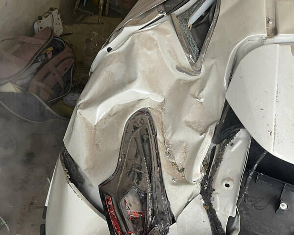 Белый Ниссан Кашкай, объемом двигателя 2 л и пробегом 19 тыс. км за 8800 $, фото 10 на Automoto.ua