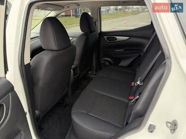 Білий Ніссан Кашкай, об'ємом двигуна 1.2 л та пробігом 40 тис. км за 16500 $, фото 21 на Automoto.ua