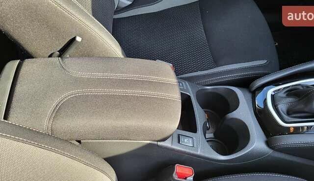 Белый Ниссан Кашкай, объемом двигателя 1.6 л и пробегом 74 тыс. км за 21500 $, фото 25 на Automoto.ua