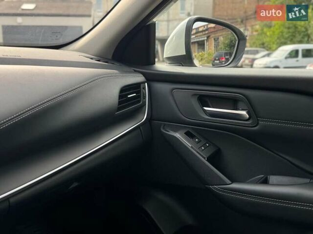 Белый Ниссан Кашкай, объемом двигателя 1.3 л и пробегом 53 тыс. км за 21700 $, фото 27 на Automoto.ua