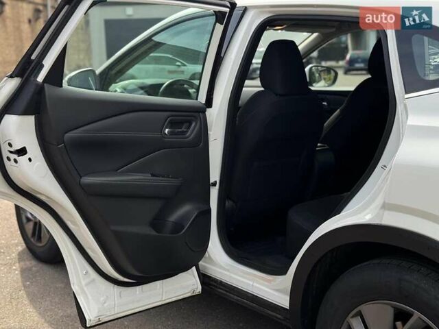 Белый Ниссан Кашкай, объемом двигателя 1.3 л и пробегом 53 тыс. км за 21700 $, фото 29 на Automoto.ua