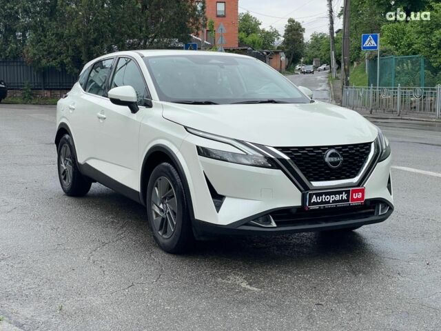 Белый Ниссан Кашкай, объемом двигателя 1.3 л и пробегом 53 тыс. км за 22590 $, фото 2 на Automoto.ua