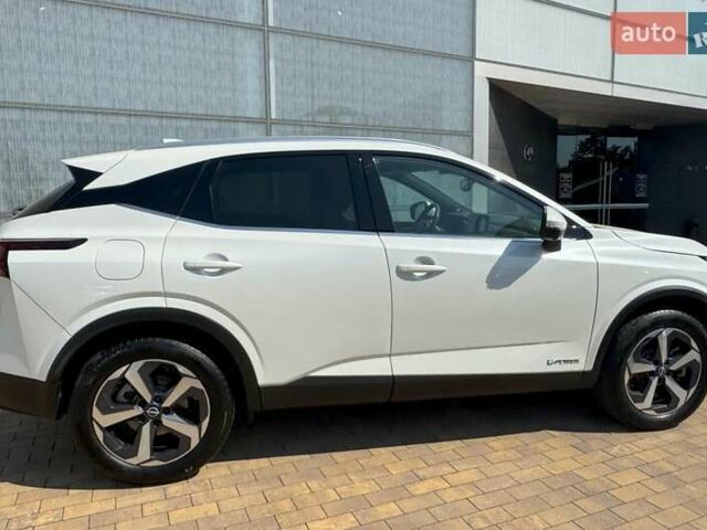 Белый Ниссан Кашкай, объемом двигателя 1.5 л и пробегом 10 тыс. км за 35209 $, фото 7 на Automoto.ua