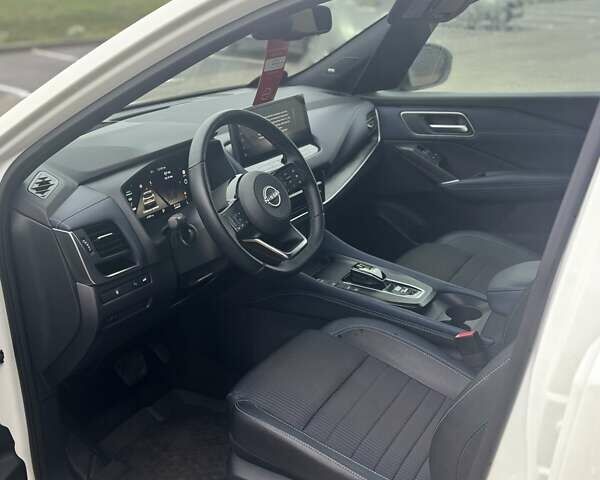 Белый Ниссан Кашкай, объемом двигателя 1.5 л и пробегом 45 тыс. км за 34734 $, фото 2 на Automoto.ua