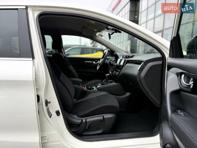 Белый Ниссан Кашкай, объемом двигателя 1.33 л и пробегом 61 тыс. км за 19957 $, фото 16 на Automoto.ua