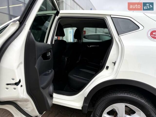 Белый Ниссан Кашкай, объемом двигателя 1.33 л и пробегом 61 тыс. км за 19957 $, фото 13 на Automoto.ua