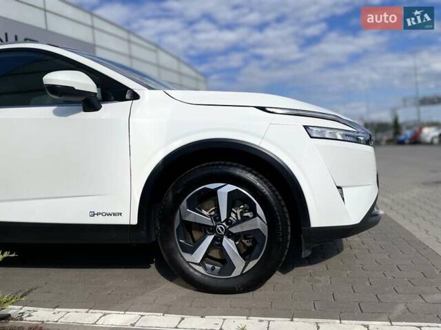 Белый Ниссан Кашкай, объемом двигателя 1.5 л и пробегом 10 тыс. км за 35209 $, фото 6 на Automoto.ua