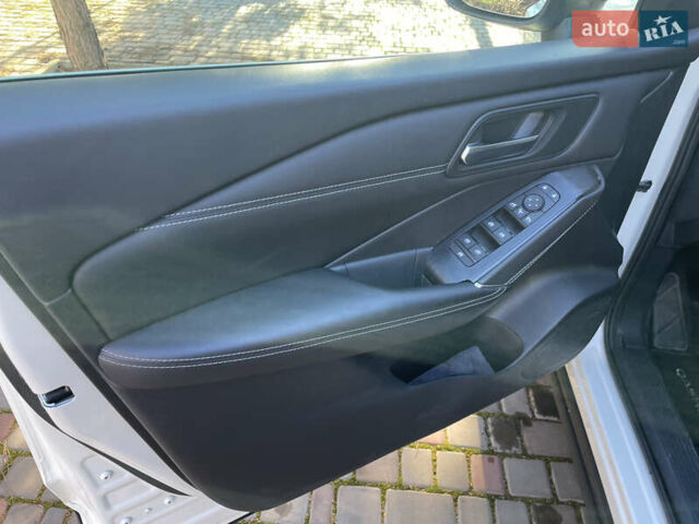 Белый Ниссан Кашкай, объемом двигателя 1.5 л и пробегом 4 тыс. км за 29700 $, фото 4 на Automoto.ua