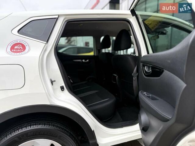Белый Ниссан Кашкай, объемом двигателя 1.33 л и пробегом 61 тыс. км за 19957 $, фото 17 на Automoto.ua