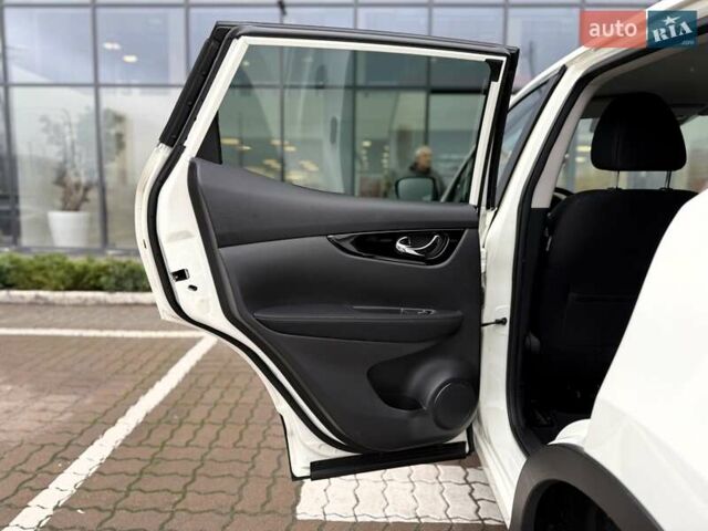 Белый Ниссан Кашкай, объемом двигателя 1.33 л и пробегом 61 тыс. км за 19957 $, фото 14 на Automoto.ua