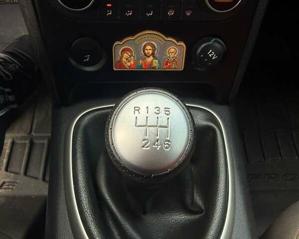 Бежевый Ниссан Кашкай, объемом двигателя 1.46 л и пробегом 290 тыс. км за 6700 $, фото 14 на Automoto.ua