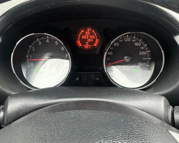 Бежевый Ниссан Кашкай, объемом двигателя 2 л и пробегом 203 тыс. км за 8600 $, фото 6 на Automoto.ua