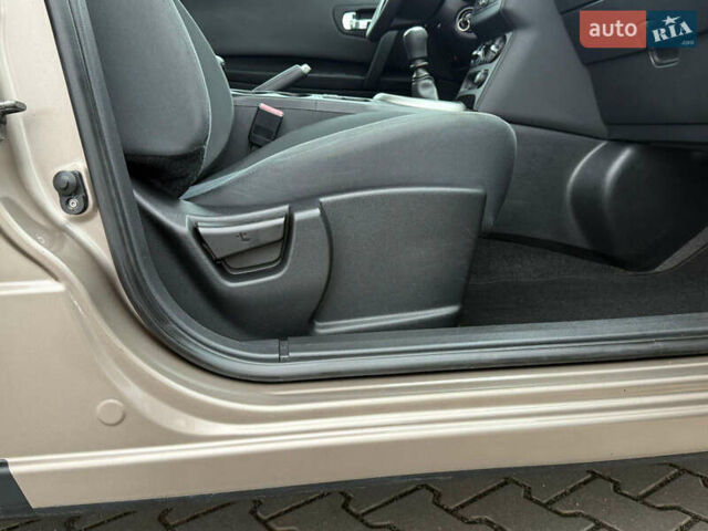 Бежевый Ниссан Кашкай, объемом двигателя 1.5 л и пробегом 190 тыс. км за 10499 $, фото 120 на Automoto.ua