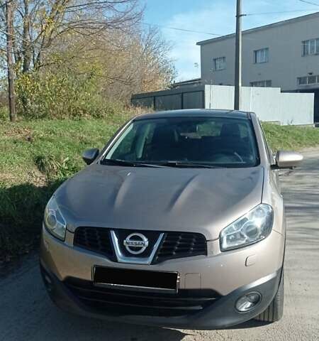 Бежевый Ниссан Кашкай, объемом двигателя 2 л и пробегом 107 тыс. км за 13500 $, фото 4 на Automoto.ua