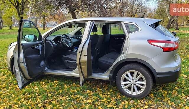 Бежевый Ниссан Кашкай, объемом двигателя 1.6 л и пробегом 200 тыс. км за 12850 $, фото 4 на Automoto.ua