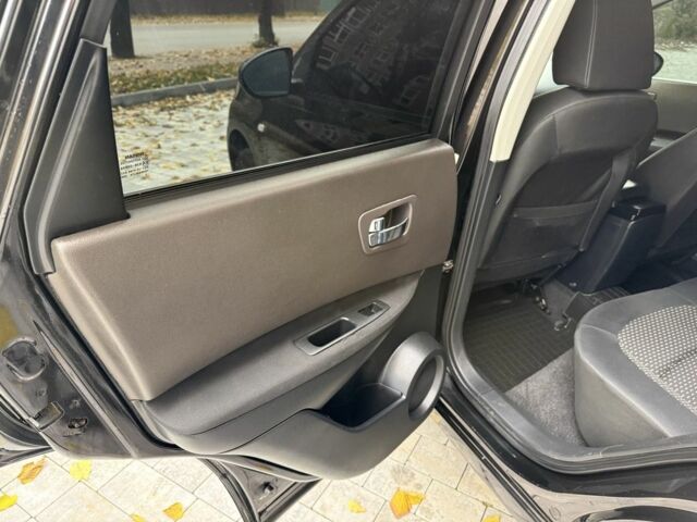 Черный Ниссан Кашкай, объемом двигателя 2 л и пробегом 320 тыс. км за 7000 $, фото 9 на Automoto.ua