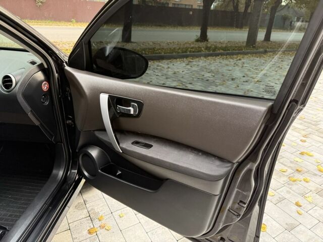 Черный Ниссан Кашкай, объемом двигателя 2 л и пробегом 320 тыс. км за 7000 $, фото 8 на Automoto.ua