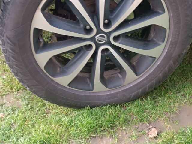 Черный Ниссан Кашкай, объемом двигателя 1.5 л и пробегом 275 тыс. км за 10800 $, фото 12 на Automoto.ua