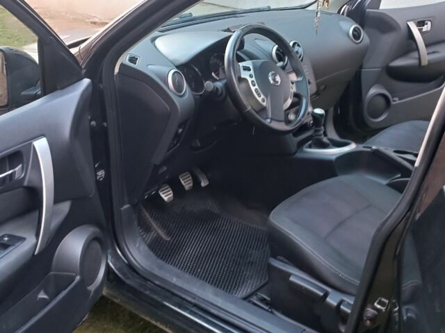 Черный Ниссан Кашкай, объемом двигателя 1.5 л и пробегом 275 тыс. км за 10800 $, фото 5 на Automoto.ua