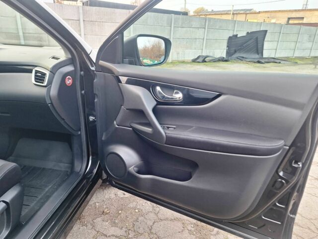 Черный Ниссан Кашкай, объемом двигателя 1.5 л и пробегом 210 тыс. км за 14950 $, фото 6 на Automoto.ua