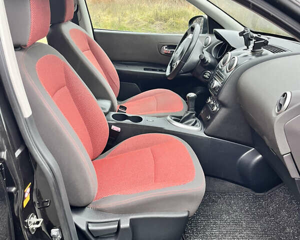 Черный Ниссан Кашкай, объемом двигателя 1.6 л и пробегом 209 тыс. км за 7700 $, фото 27 на Automoto.ua