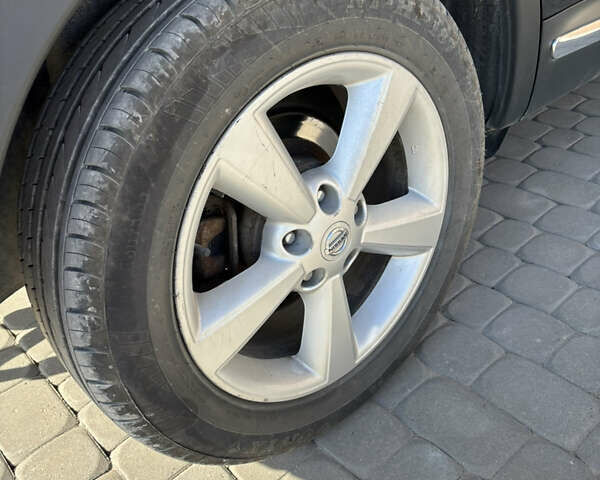 Черный Ниссан Кашкай, объемом двигателя 1.6 л и пробегом 284 тыс. км за 7450 $, фото 9 на Automoto.ua