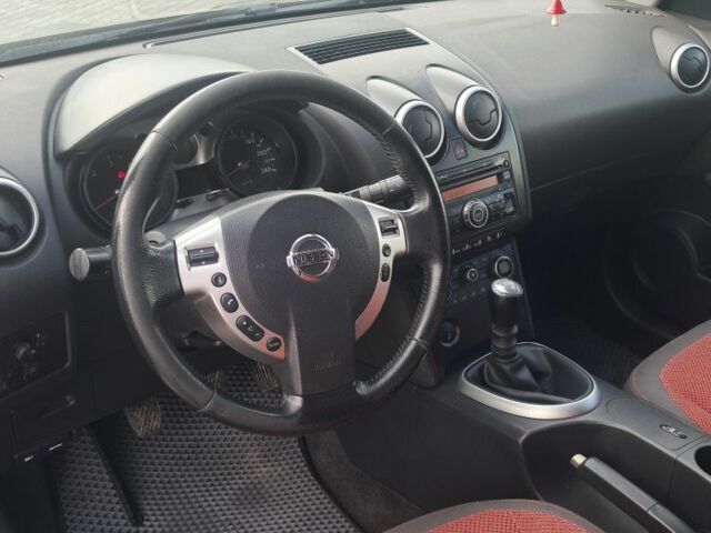 Черный Ниссан Кашкай, объемом двигателя 1.5 л и пробегом 250 тыс. км за 8900 $, фото 7 на Automoto.ua