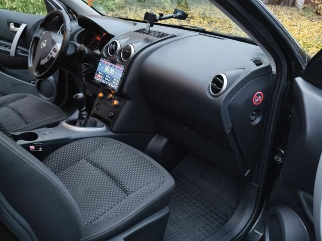 Черный Ниссан Кашкай, объемом двигателя 1.5 л и пробегом 200 тыс. км за 9000 $, фото 7 на Automoto.ua