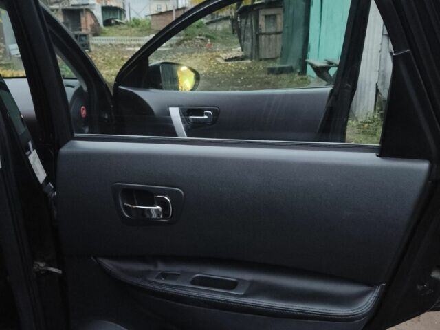 Черный Ниссан Кашкай, объемом двигателя 1.5 л и пробегом 200 тыс. км за 9000 $, фото 5 на Automoto.ua