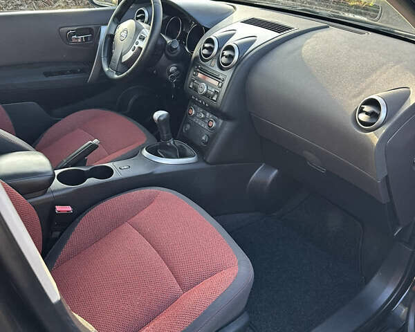 Черный Ниссан Кашкай, объемом двигателя 1.6 л и пробегом 196 тыс. км за 8599 $, фото 17 на Automoto.ua