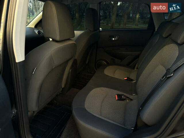 Черный Ниссан Кашкай, объемом двигателя 1.6 л и пробегом 142 тыс. км за 8900 $, фото 12 на Automoto.ua