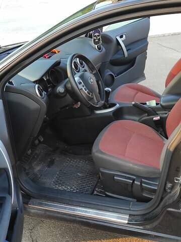 Черный Ниссан Кашкай, объемом двигателя 1.6 л и пробегом 260 тыс. км за 8300 $, фото 5 на Automoto.ua