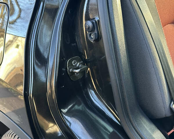 Черный Ниссан Кашкай, объемом двигателя 1.6 л и пробегом 196 тыс. км за 8599 $, фото 20 на Automoto.ua