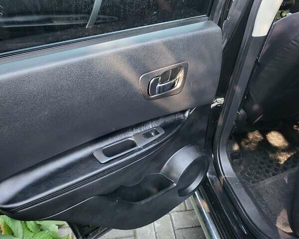 Черный Ниссан Кашкай, объемом двигателя 2 л и пробегом 360 тыс. км за 6400 $, фото 5 на Automoto.ua