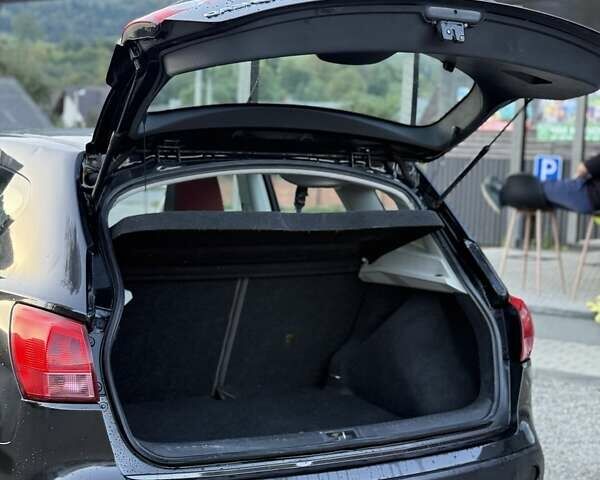 Черный Ниссан Кашкай, объемом двигателя 1.6 л и пробегом 197 тыс. км за 6000 $, фото 13 на Automoto.ua