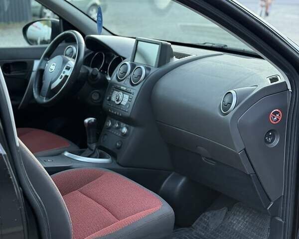 Черный Ниссан Кашкай, объемом двигателя 1.6 л и пробегом 197 тыс. км за 6000 $, фото 11 на Automoto.ua