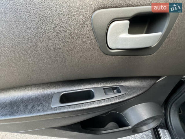 Черный Ниссан Кашкай, объемом двигателя 2 л и пробегом 164 тыс. км за 7300 $, фото 20 на Automoto.ua