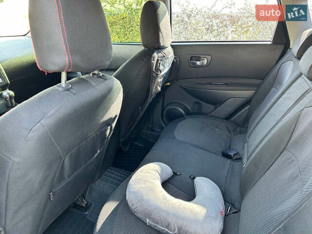 Черный Ниссан Кашкай, объемом двигателя 2 л и пробегом 160 тыс. км за 8500 $, фото 6 на Automoto.ua