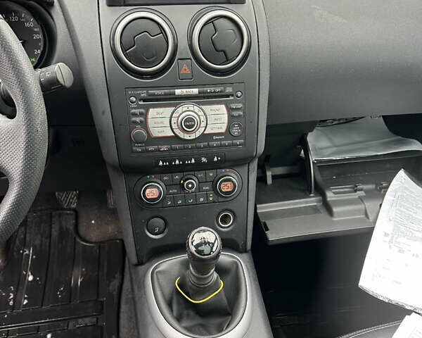 Черный Ниссан Кашкай, объемом двигателя 1.5 л и пробегом 228 тыс. км за 8500 $, фото 26 на Automoto.ua