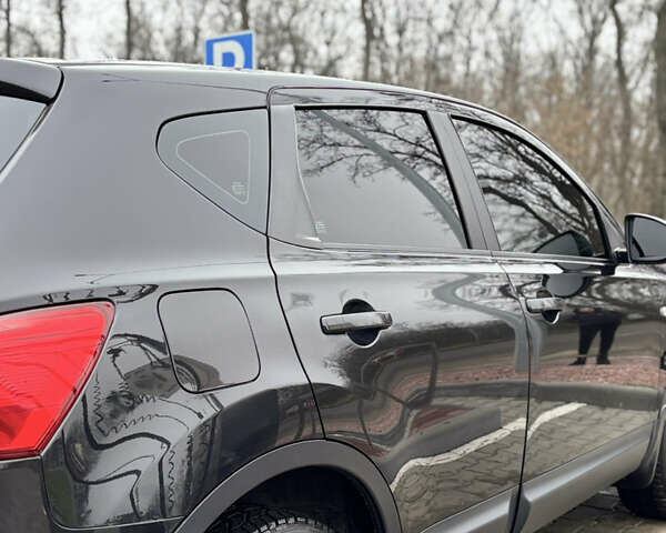 Черный Ниссан Кашкай, объемом двигателя 2 л и пробегом 150 тыс. км за 9200 $, фото 6 на Automoto.ua