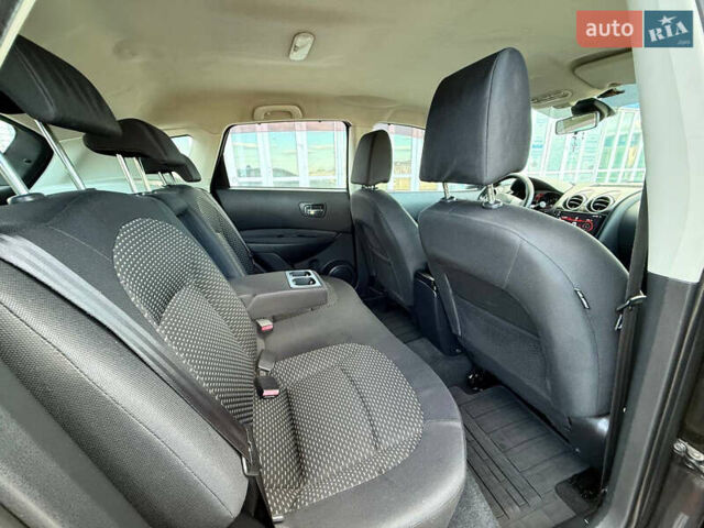 Черный Ниссан Кашкай, объемом двигателя 2 л и пробегом 300 тыс. км за 7600 $, фото 14 на Automoto.ua