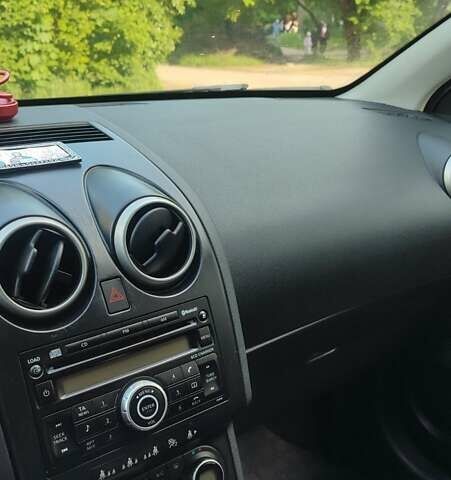 Черный Ниссан Кашкай, объемом двигателя 2 л и пробегом 228 тыс. км за 9200 $, фото 5 на Automoto.ua