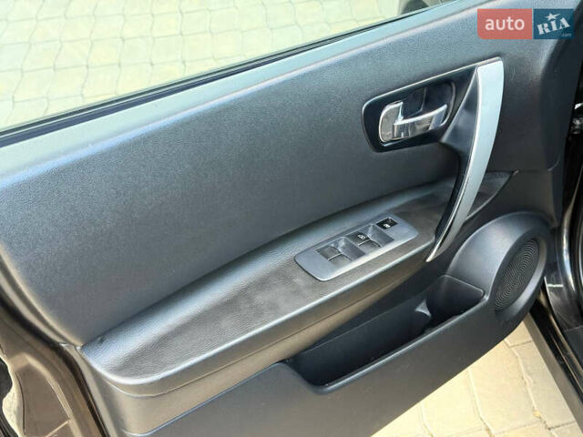 Черный Ниссан Кашкай, объемом двигателя 2 л и пробегом 300 тыс. км за 7600 $, фото 8 на Automoto.ua