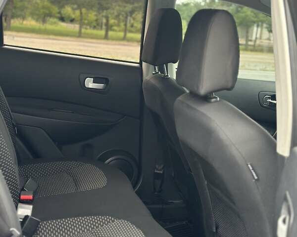 Черный Ниссан Кашкай, объемом двигателя 2 л и пробегом 225 тыс. км за 8600 $, фото 7 на Automoto.ua