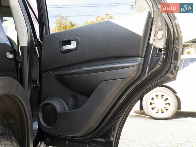 Черный Ниссан Кашкай, объемом двигателя 2 л и пробегом 175 тыс. км за 8400 $, фото 28 на Automoto.ua